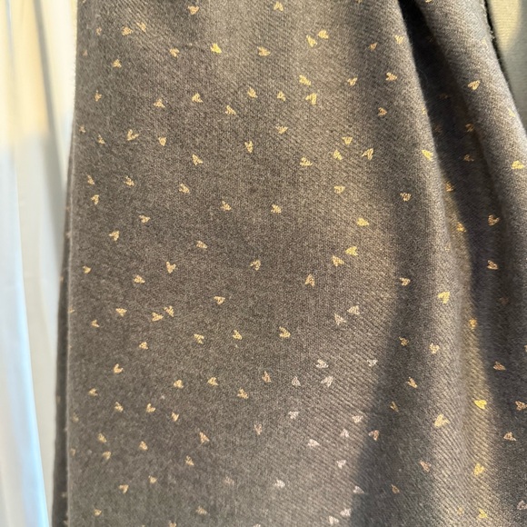 Oversized Gray Metallic Gold Heart Blanket Scarf Wrap Onesize - Picture 3 of 7